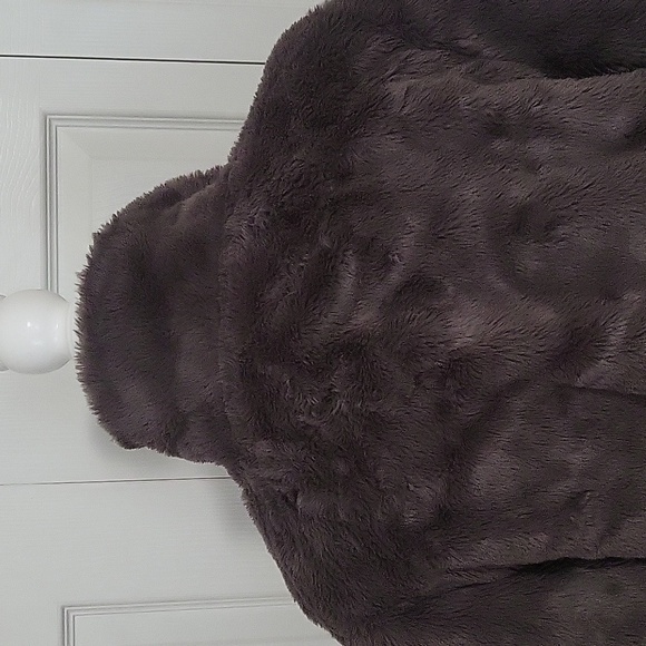 Willow & Root Gray Faux Fur Jacket - Size S - Picture 4 of 11